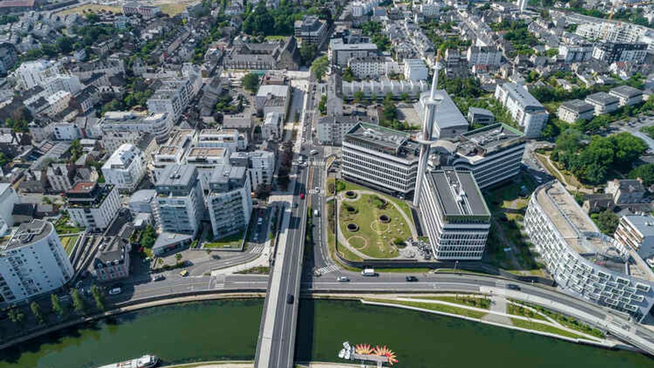 vue aérienne de Rennes avec vue du Mabilay