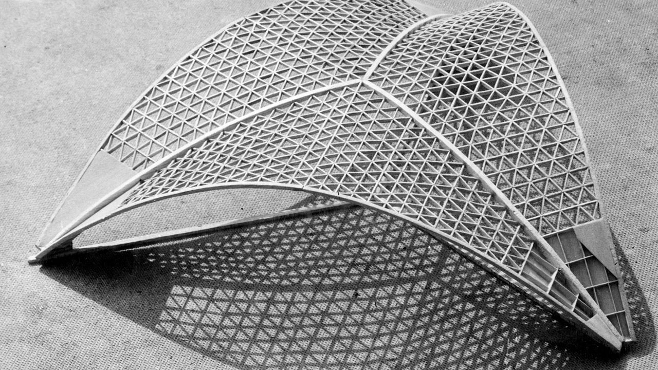 Maquette de la voûte du CNIT par Pier Luigi Nervi