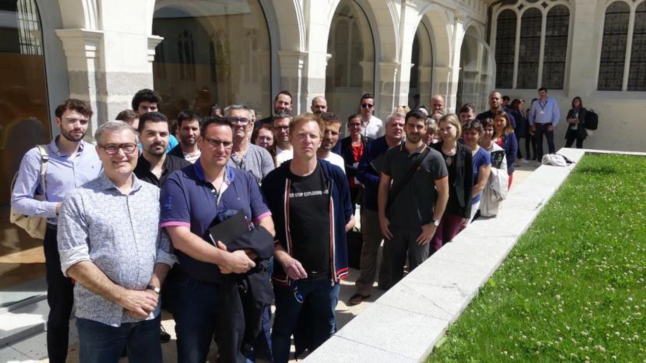 Au Couvent des Jacobins, le groupe d'entrepreneurs ayant signé la charte