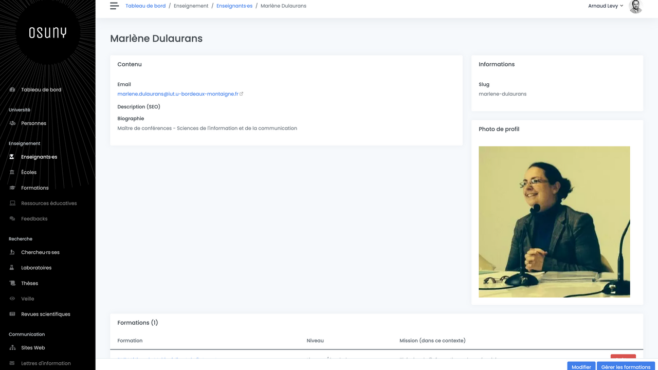 Lecture d'une enseignante