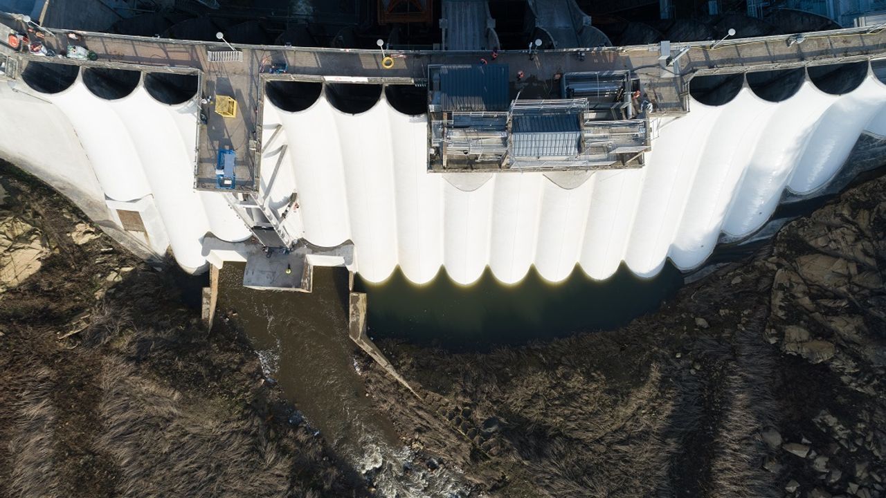Photo aérienne des travaux sur le barrage de Rophémel.