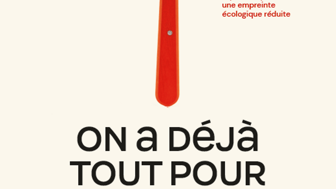 Un économe avec le message :"cuisiner des produits frais, c'est l'assurance d'une alimentation équilibrée pour une empreinte écologique réduite".