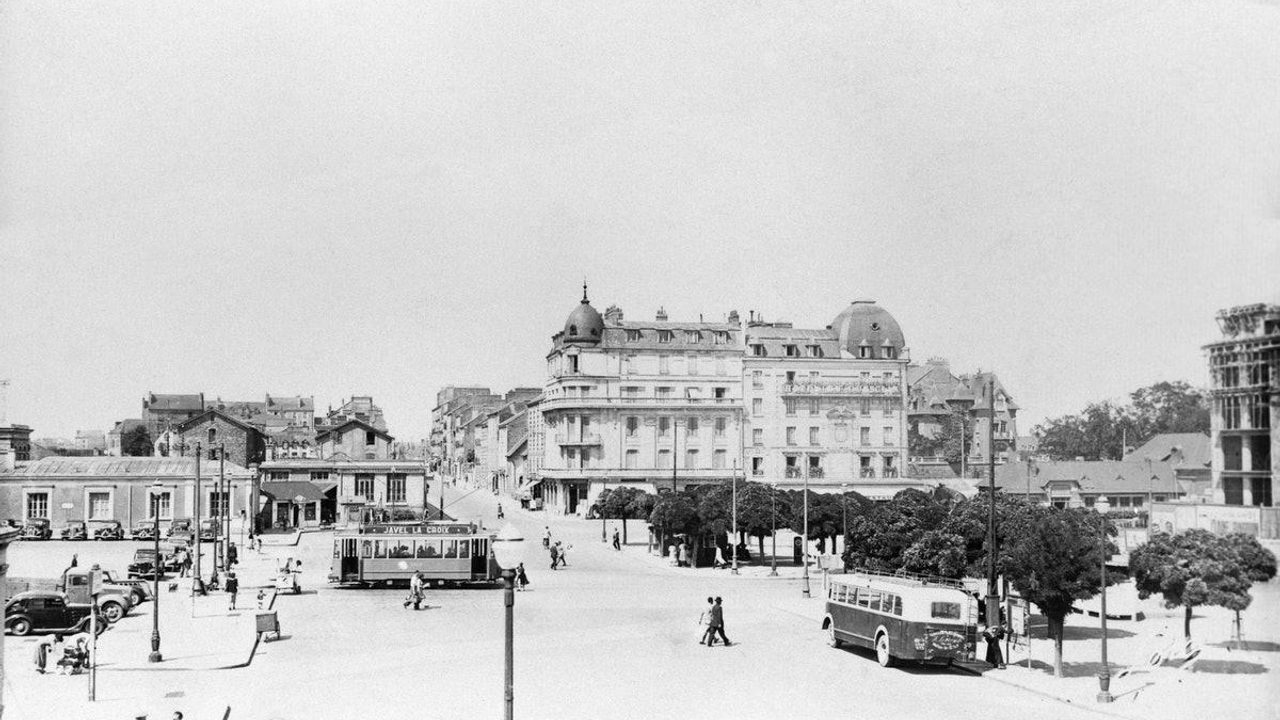 6.	Musée de Bretagne. Rennes, place de la Gare, vers 1950.