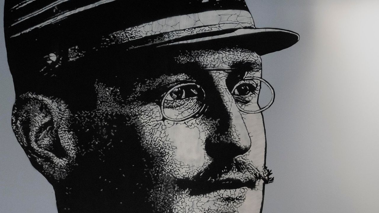 Jef Aérosol donne vie à Dreyfus avec un pochoir géant pour l’exposition du Musée
de Bretagne