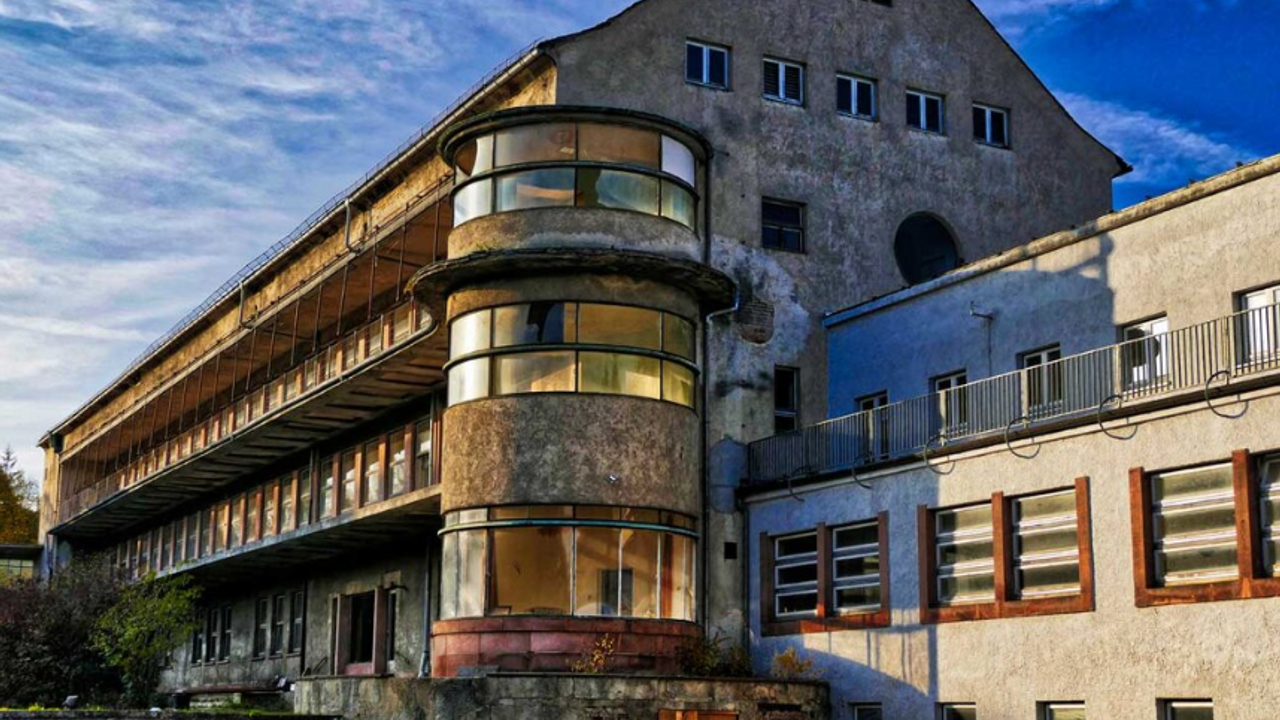 Freie Feldlage sanatorium building