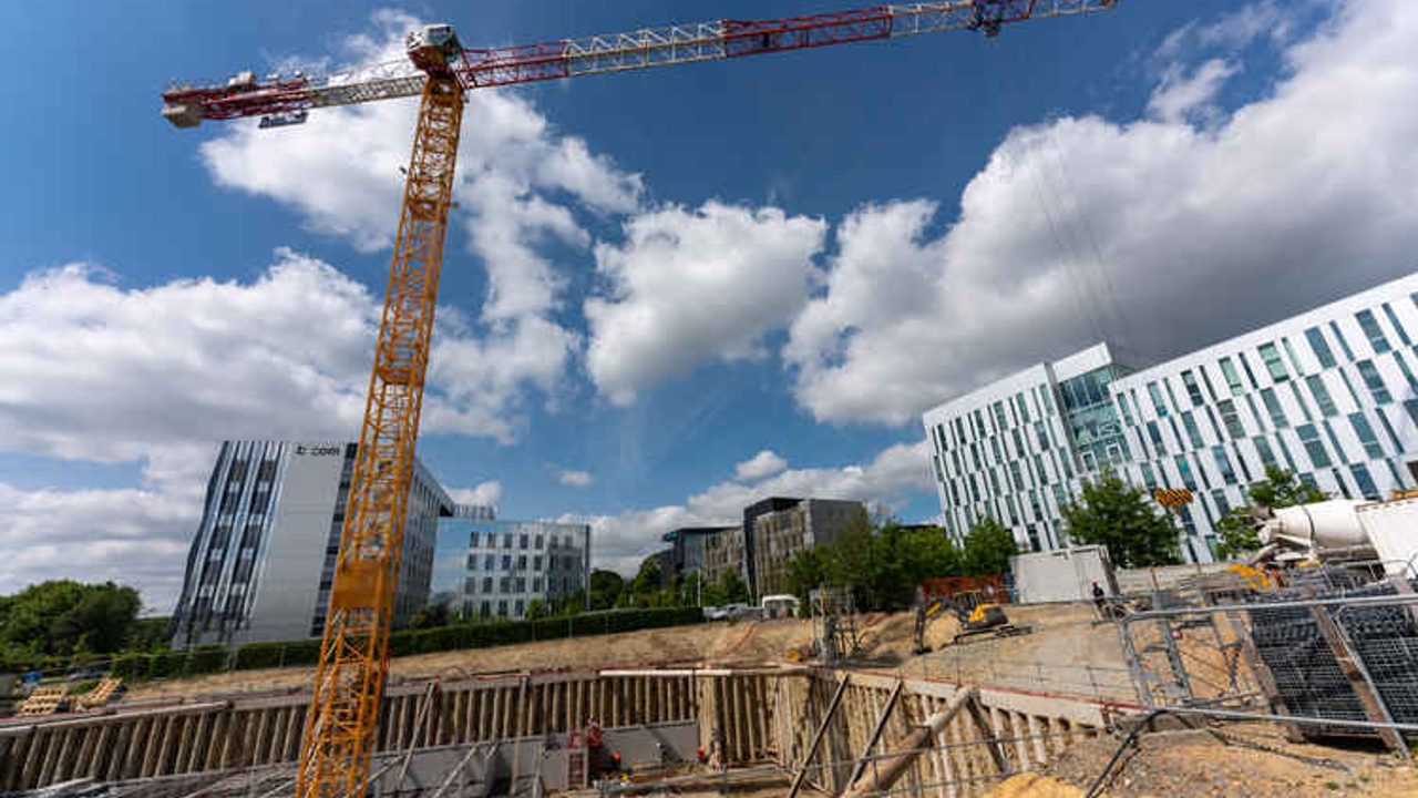 Chantier de construction de Cyberplace à Via Sylva.