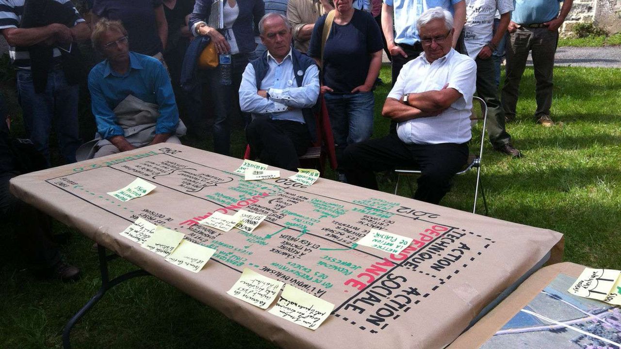 - ateliers avec habitants et élus dans les cœurs de village -