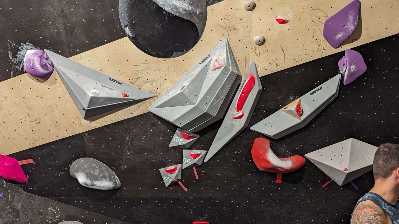 Blocs rouge et rose du dévers