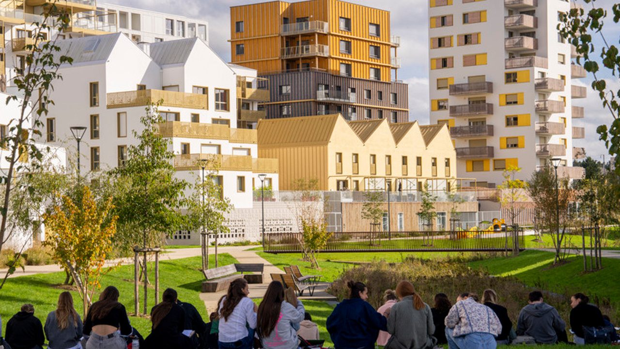 Vue sur les immeubles et maisons du quartier Baud-Chardonnet. Plusieurs programmes sont ici proposés à l'achat via le Bail réel solidaire.