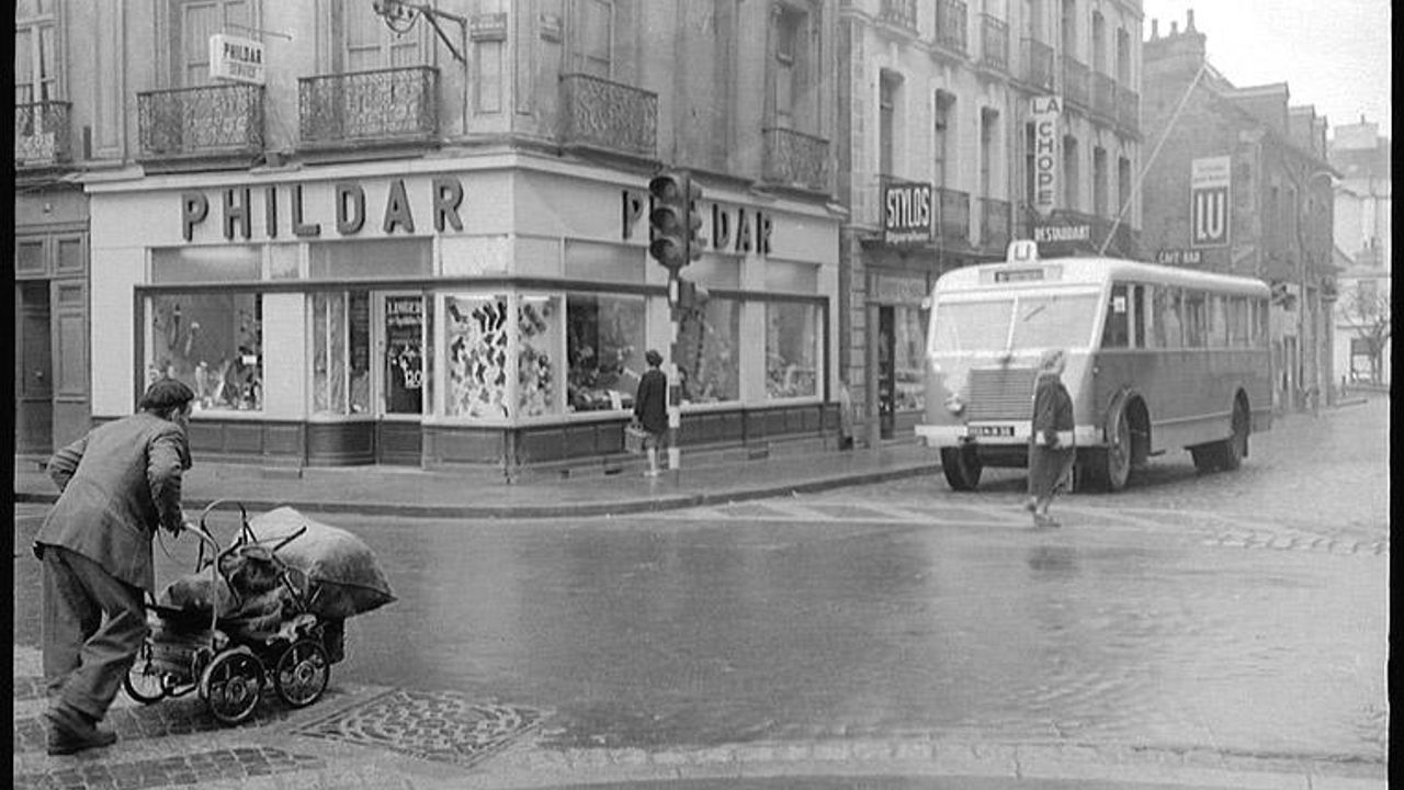 Photo d'un bus nouvelle génération au début des années 60.
