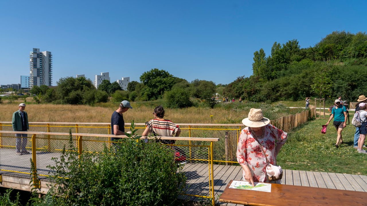 des habitants au parc de Quincé à Beauregard.