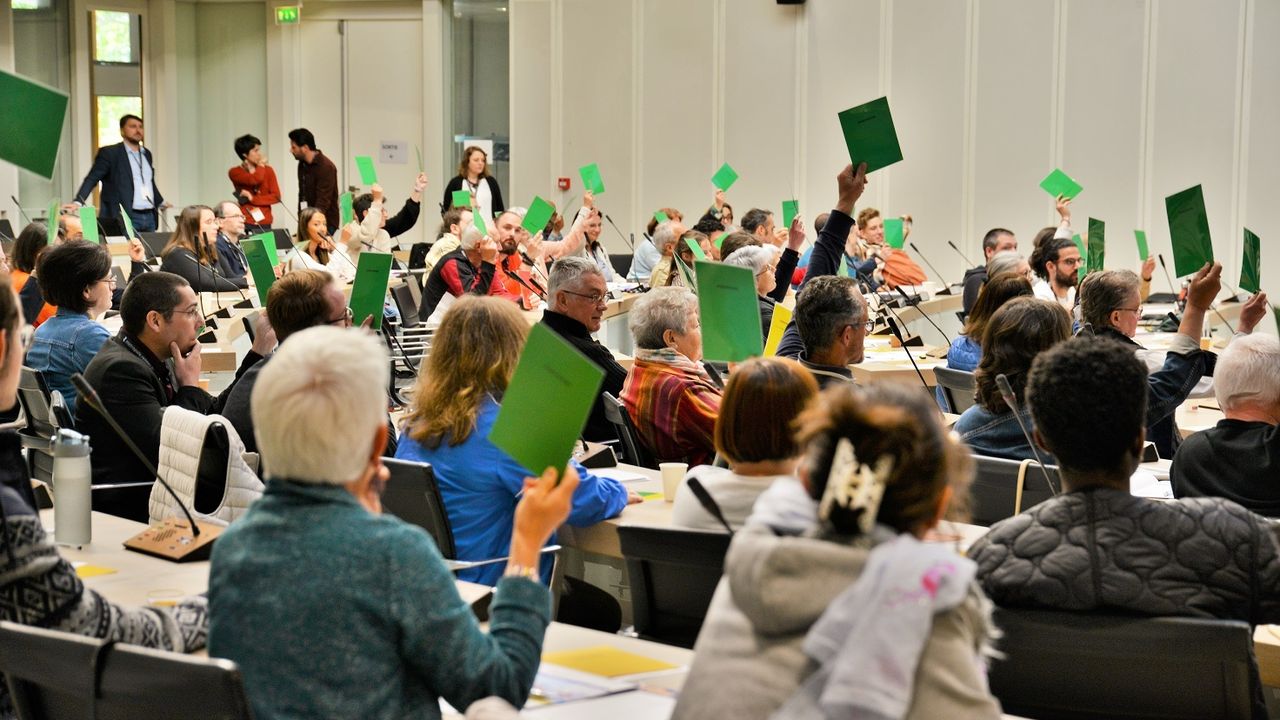 Photo de la salle du conseil lors du vote de la Charte de la participation citoyenne.