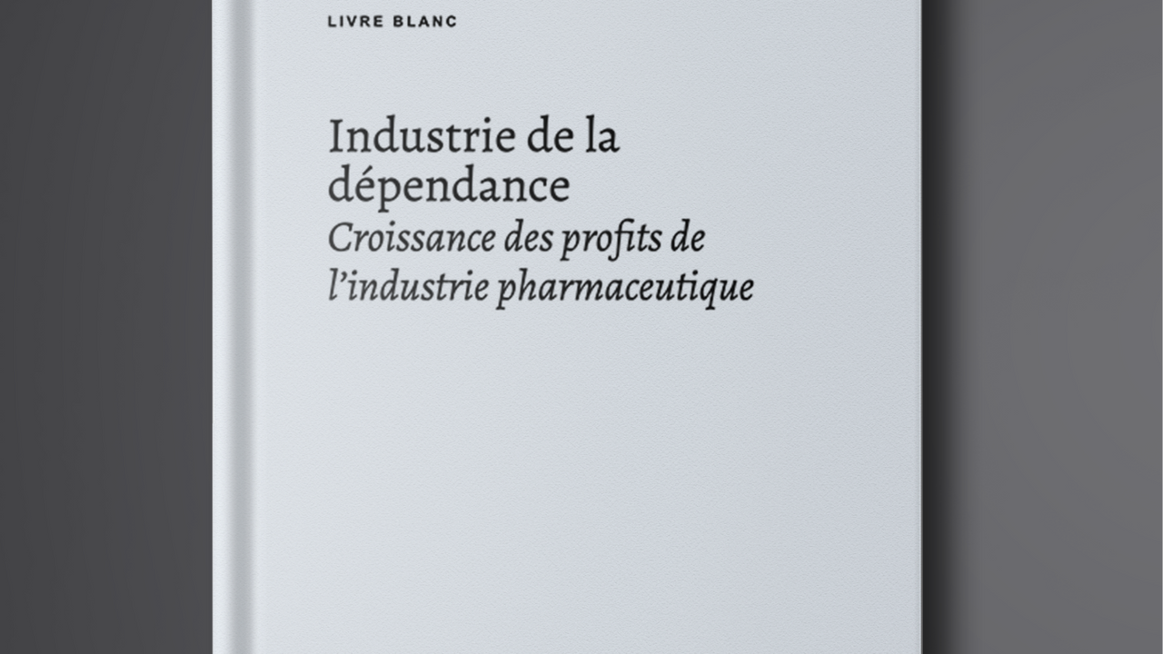 livre blanc fermé avec une vue sur la première de couverture