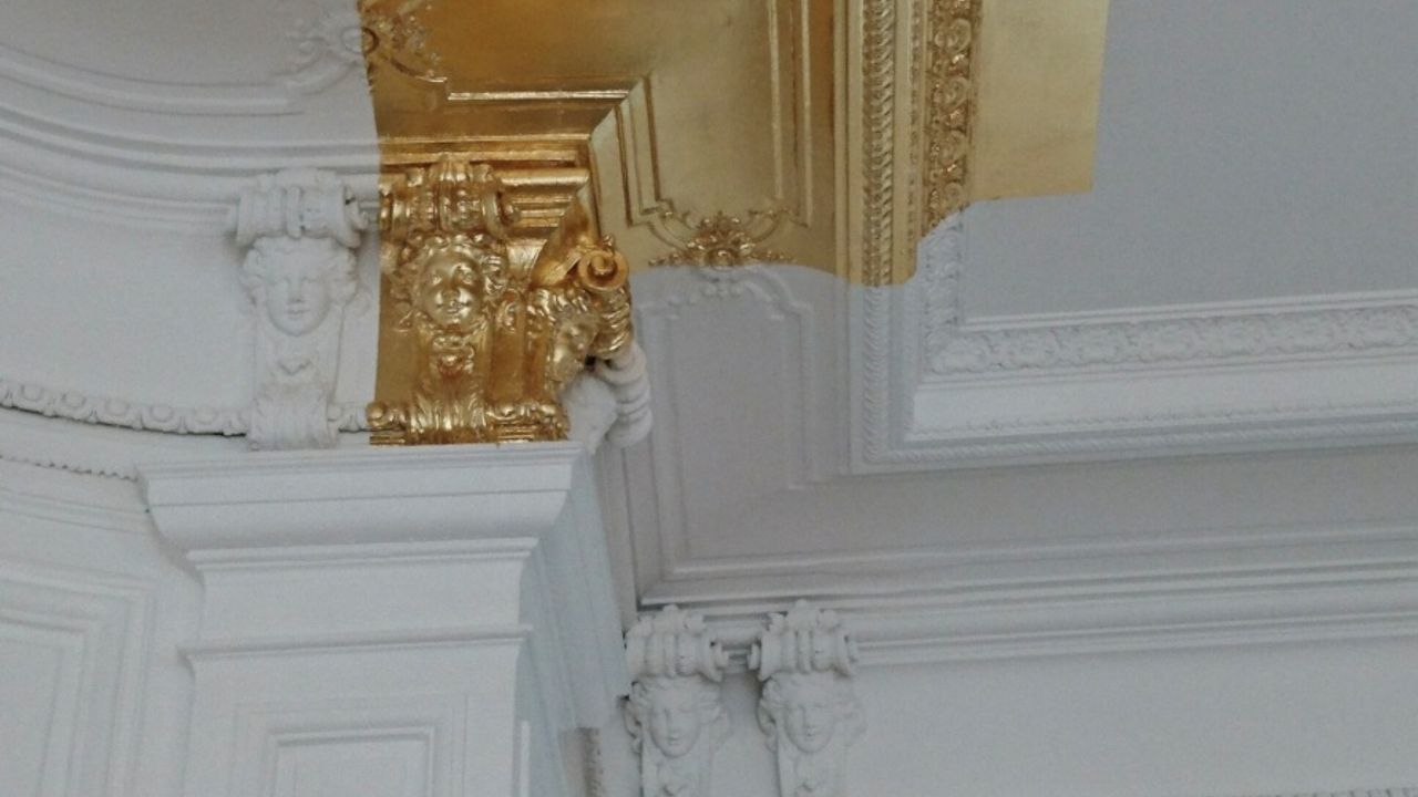 Plafond or jaune