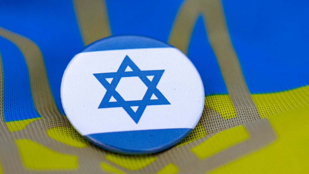 Israel pin badge