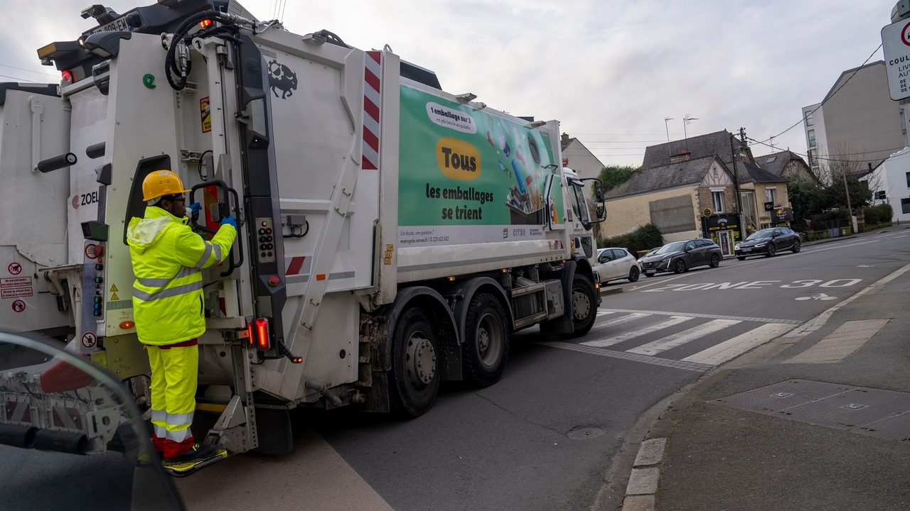 Camion de collecte des déchets.