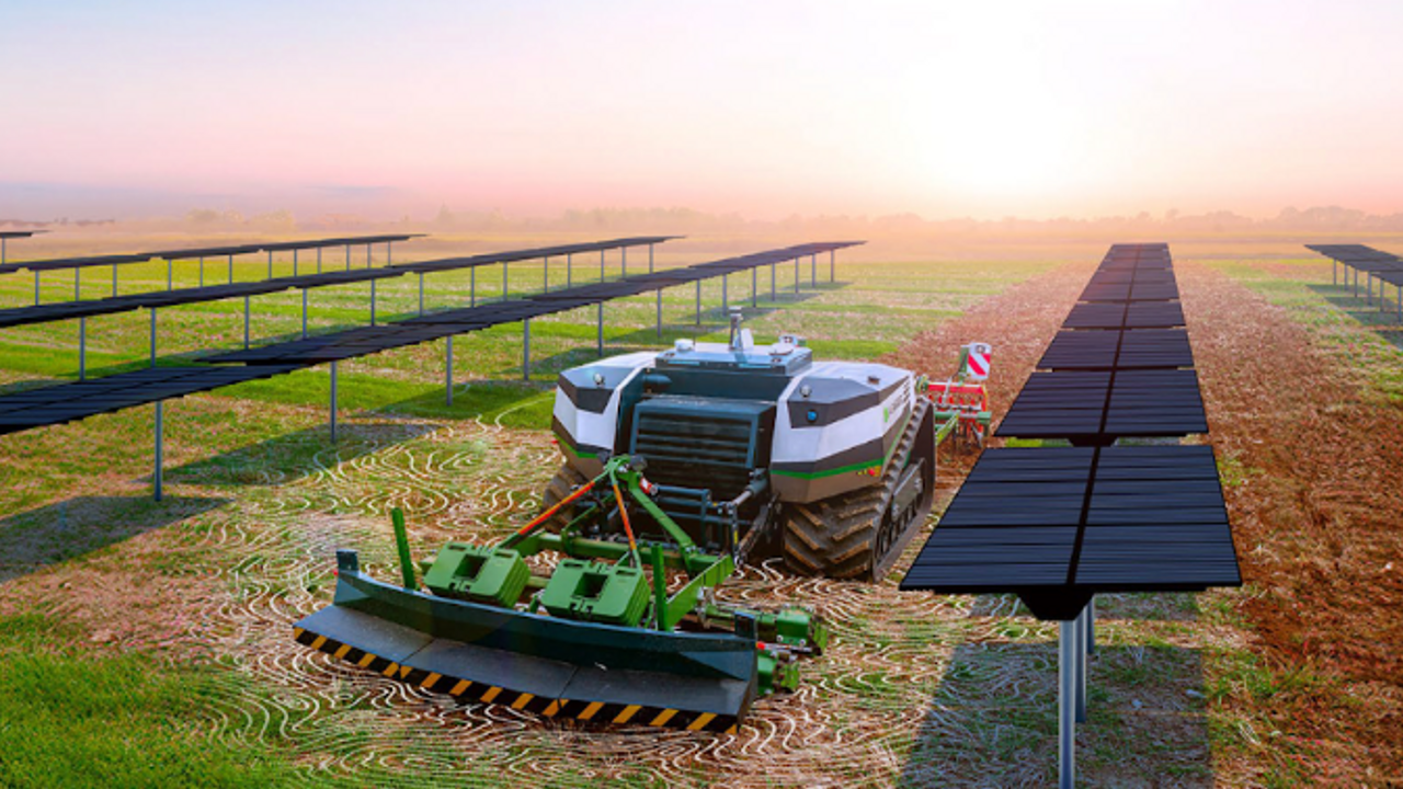 Robot agrigole AGXEED dans parcelle agrivoltaïque Terapolis