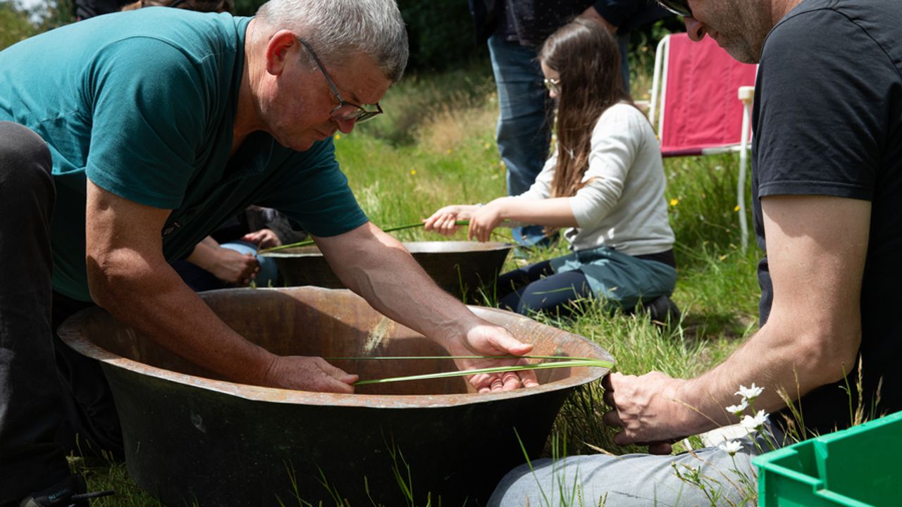 Dans les lagunes de Chevaigné, une promenade fait revivre l'ancestral chaudron
sonore breton