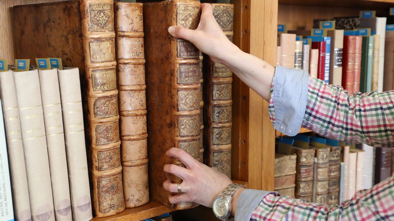 La bibliothèque de la salle de lecture des Archives