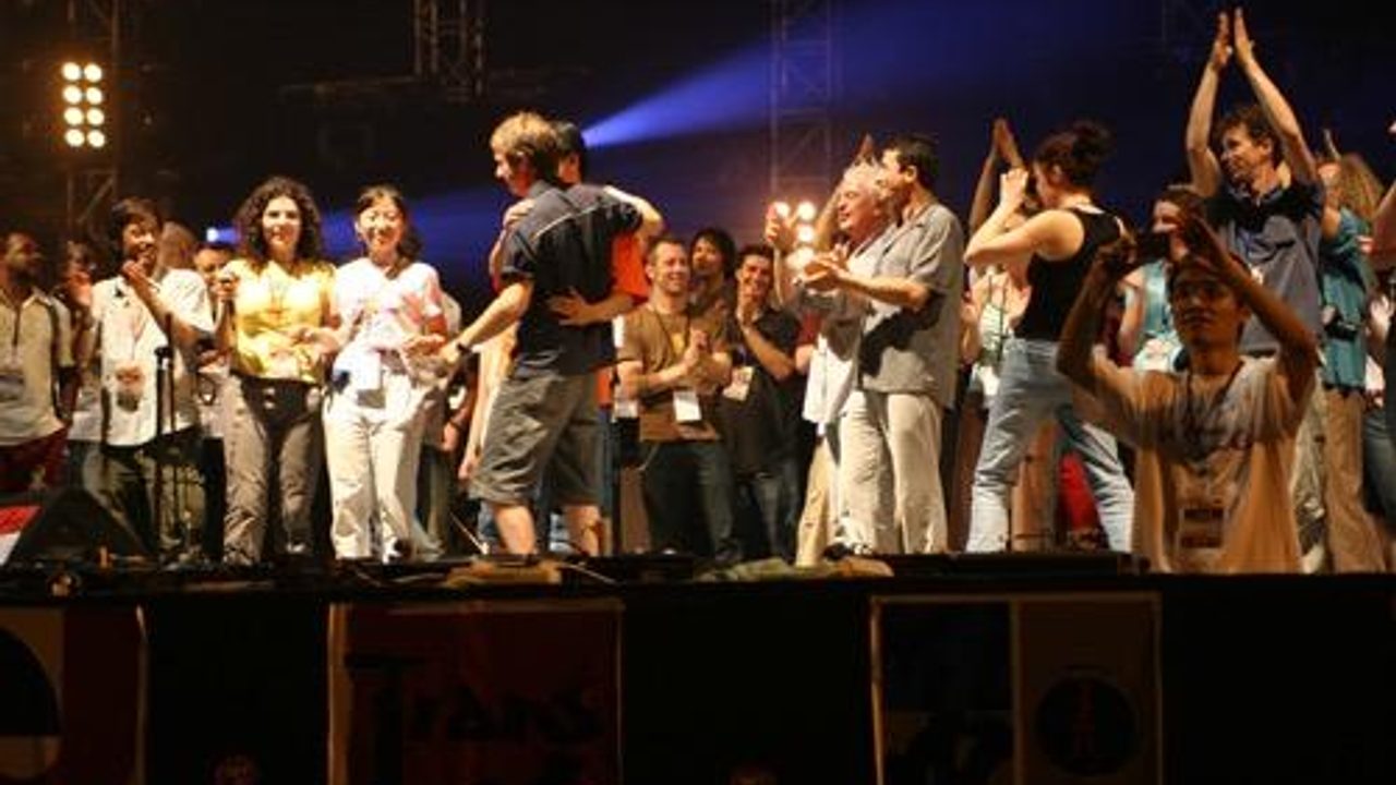 photo de groupe sur la scène de l'ubu
