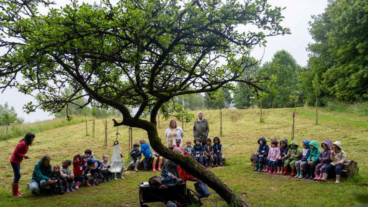 L'école sous le pommier, c'est la classe !