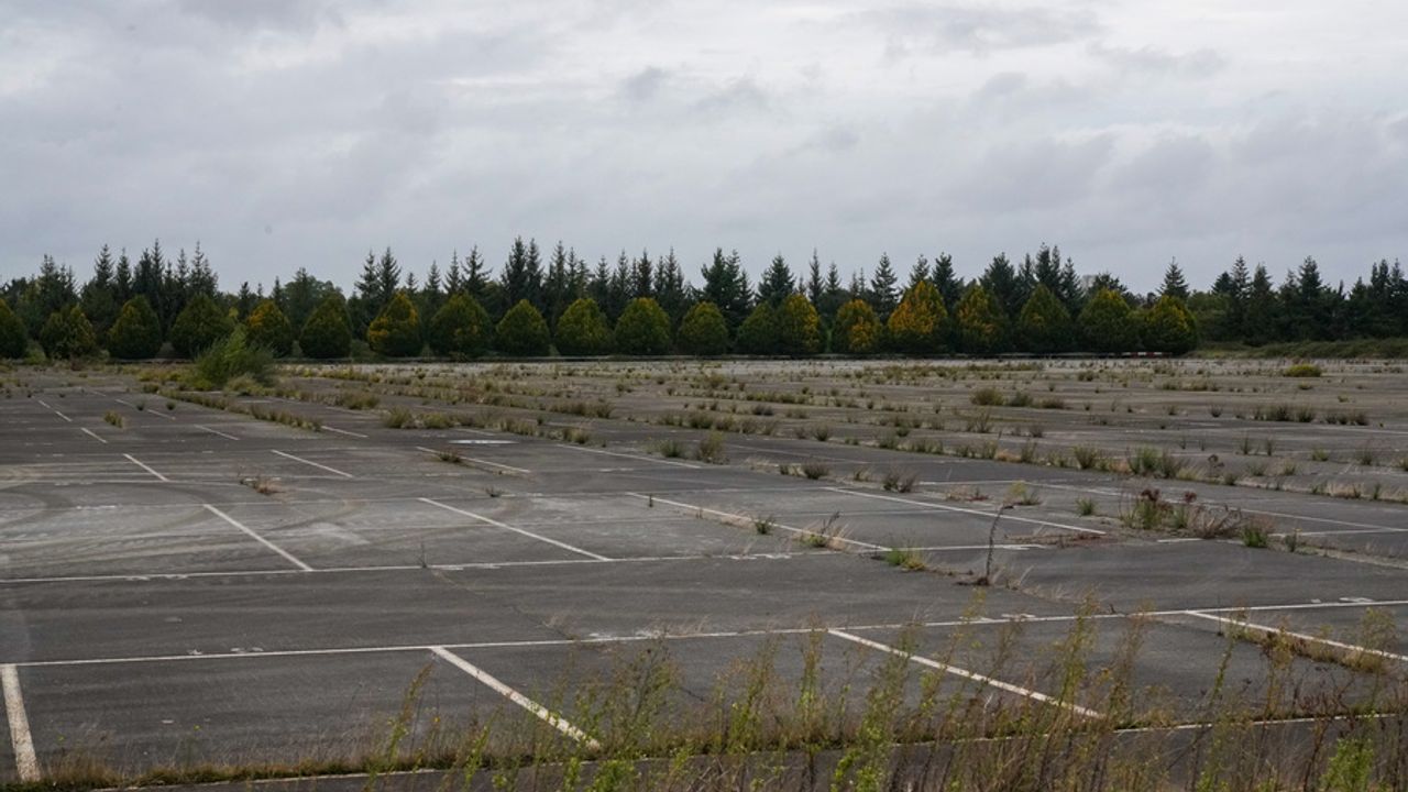 Un ancien parking racheté par Rennes Métropole à l'usine automobile.