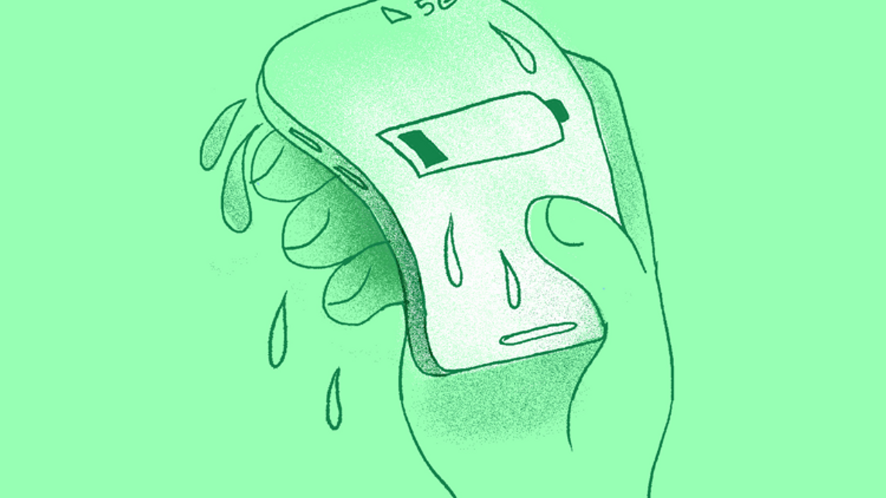Illustration d'une personne tenant un appareil numérique en surchauffe.