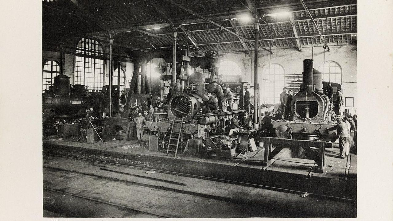 Musée de Bretagne. Album "Chemins de fer de l'Etat, ateliers de Rennes", atelier du montage, côté est, 1914.