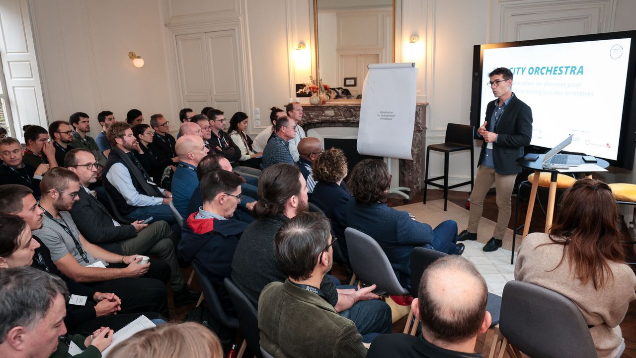 60 partenaires de City Orchestra rassemblés en plénière pour l'introduction de l'événement par Yann Huaumé