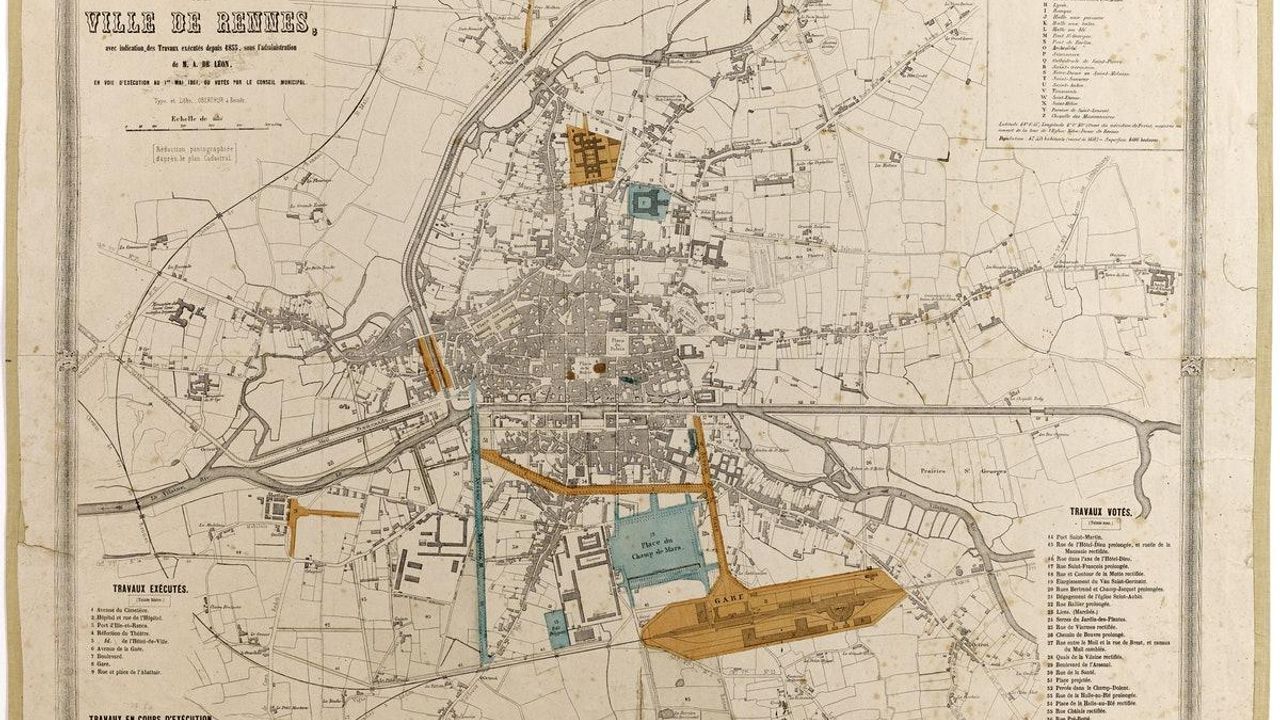 Lithographie de la Ville de Rennes avec indication des travaux exécutés depuis 1855 sous l'administration de M.A. de Léon, en voie d'exécution ou votés par le conseil municipal. En orange, l'emplacement de la gare.