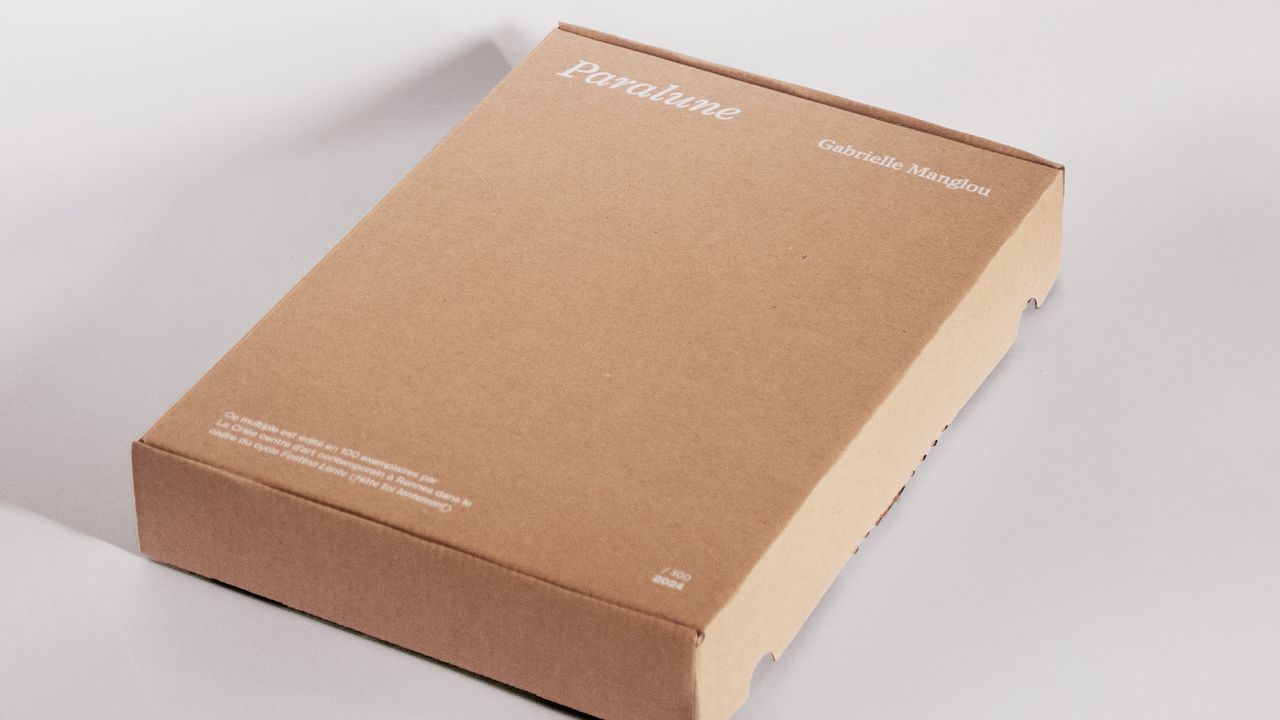 Boite du multiple « Paralune » de Gabrielle Manglou