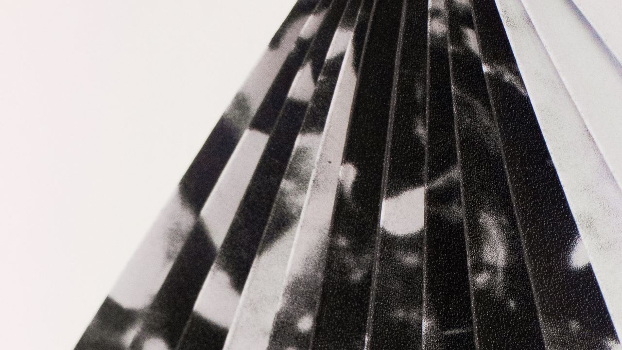 Gros plan sur la partie supérieure du multiple  « Paralune »