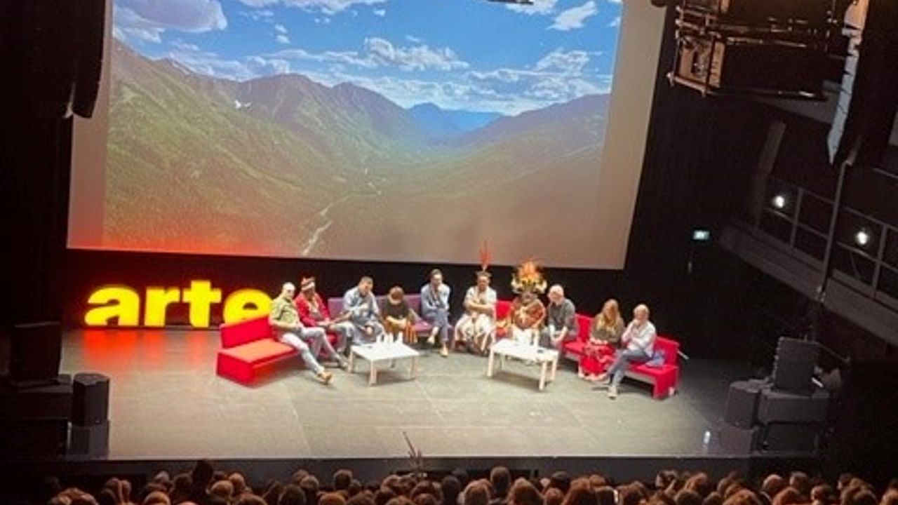 Table ronde dans la grande salle de la Gaîté lyrique