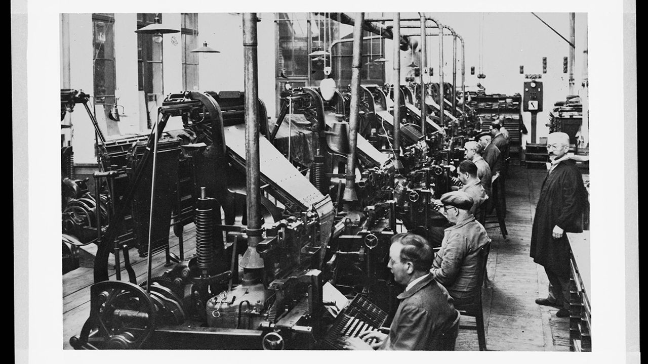 Photo en noir et blanc d'employés de l'imprimerie Oberthür