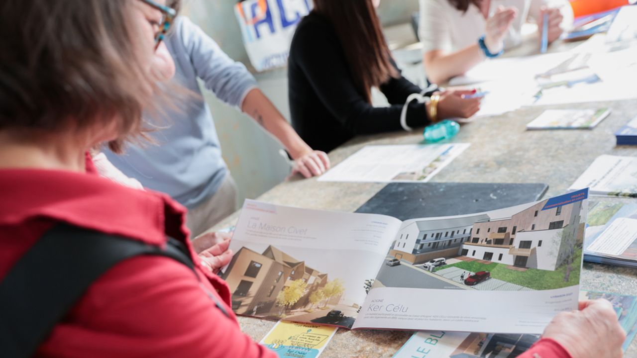 Lors de la bourse aux projets le 4 octobre 2025 à l'Hôtel Pasteur, les participants ont pu découvrir les différents projets d'habitat participatif en cours ou à venir dans la métropole.