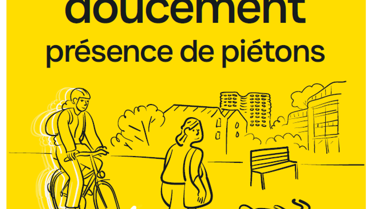 Dessin, un cycliste circule sur une zone à priorité piétonne. Un message "Ici je roule très doucement présence de piétons" permet de rappeler les règles.