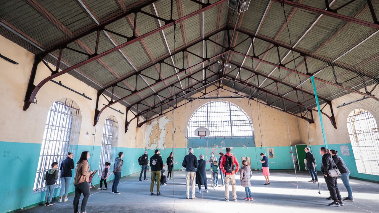 L'ancien gymnase accueille des visiteurs