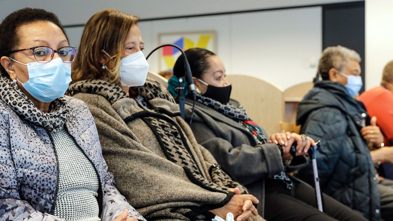 Les cinq plaignantes à l'audience du tribunal civil de Bruxelles, 14 octobre 2021.