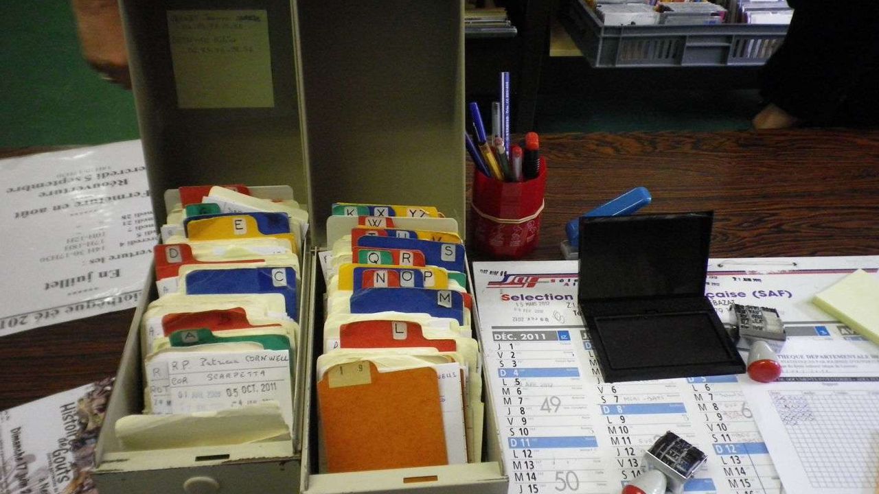 - et les bibliothèques locales -